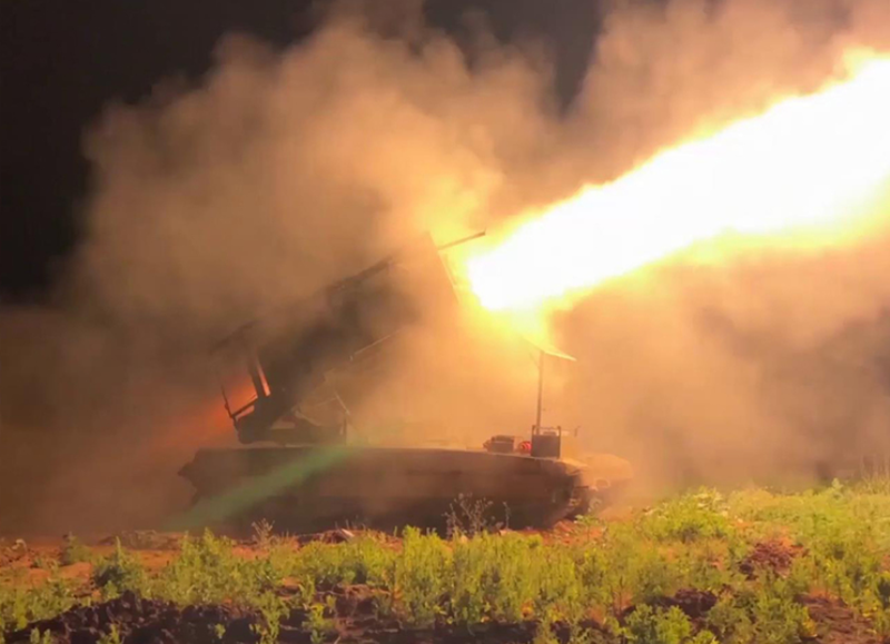 Hiện tại, quân đội Nga tiếp tục đánh bại các đơn vị của Ukraine tại khu vực Kursk, tổn thất của đối phương cả về nhân lực lẫn trang thiết bị ngày càng gia tăng. Rõ ràng, đối phương đã không lường trước được sự đột phá trong phòng tuyến và đà tiến công của quân Nga về phía Sudzha, dẫn đến tổn thất tăng vọt. Ảnh: Bộ Quốc phòng Nga