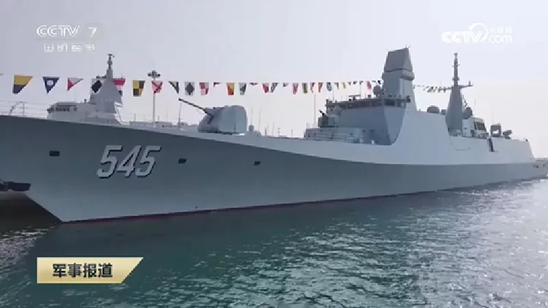 Về mặt tiến bộ công nghệ, khả năng tàng hình của khinh hạm Type 054B rất đáng chú ý. Thiết kế tránh radar và các hệ thống hiện đại của nó khiến đối thủ khó phát hiện hơn, mang lại cho Trung Quốc lợi thế lớn trong các cuộc xung đột hải quân gần bờ. Ảnh: CCTV