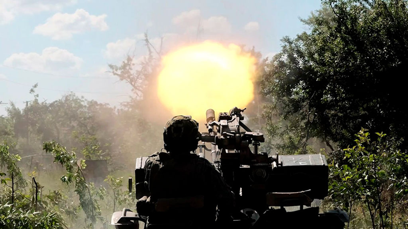 Theo bản đồ, con đường này khá dày đặc và rất phù hợp cho cuộc tấn công nhanh của quân Ukraine. Quân đội Nga hiện đang tập trung tấn công vào các điểm tập kết quân của Ukraine tại Sumy, hy vọng có thể ngăn chặn cuộc tấn công mới của Ukraine. Ảnh: Bộ Quốc phòng Nga.