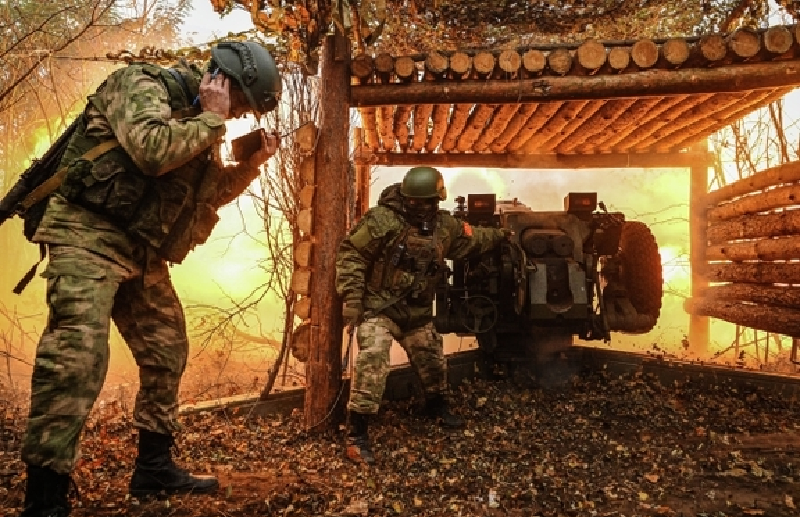 Mặc dù không quân Nga tiến hành các cuộc không kích dữ dội, nhưng các cuộc tấn công trên bộ vẫn gặp rất nhiều khó khăn. Ngoài thời tiết khắc nghiệt làm hạn chế bước tiến của Quân đội Nga, các cuộc phản công không tiếc thương vong từ phía Ukraine cũng khiến quân Nga gần như không thể tiến lên. Ảnh: Sputnik.