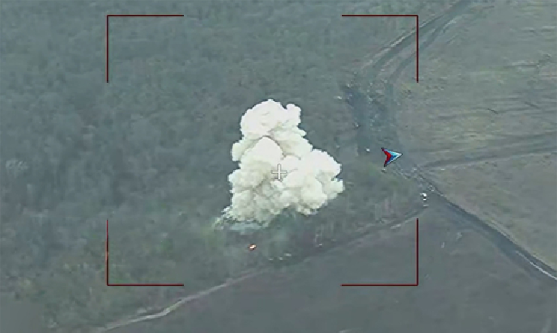 Ngoài ra, doanh trại của Tiểu đoàn 516, Lữ đoàn đặc nhiệm số 1 Ukraine, tại làng Stetskivka đã bị tấn công. Cuộc tập kích đã phá hủy một kho đạn, 48 phương tiện bọc thép và ô tô, đồng thời tiêu diệt tới 130 binh sĩ Ukraine. Ảnh minh họa: Telegram