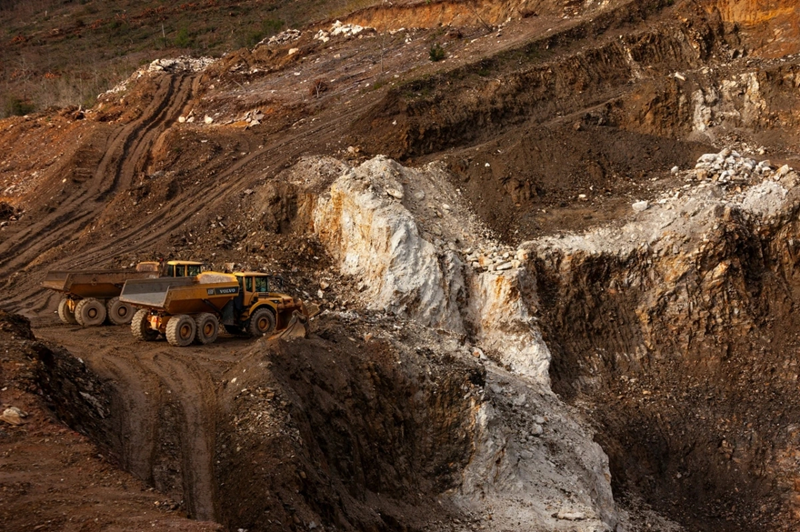 Phải nói rằng Ukraine sở hữu trữ lượng đất hiếm chưa khai thác trị giá lên tới 15.000 tỷ USD, đồng thời nắm giữ trữ lượng titan lớn nhất châu Âu, chiếm 7% tổng trữ lượng toàn cầu. Ngoài ra, Ukraine còn sở hữu mỏ lithium lớn nhất châu Âu, với nguồn tài nguyên khoáng sản có giá trị cực kỳ phong phú. Ảnh minh họa: Kyiv Post