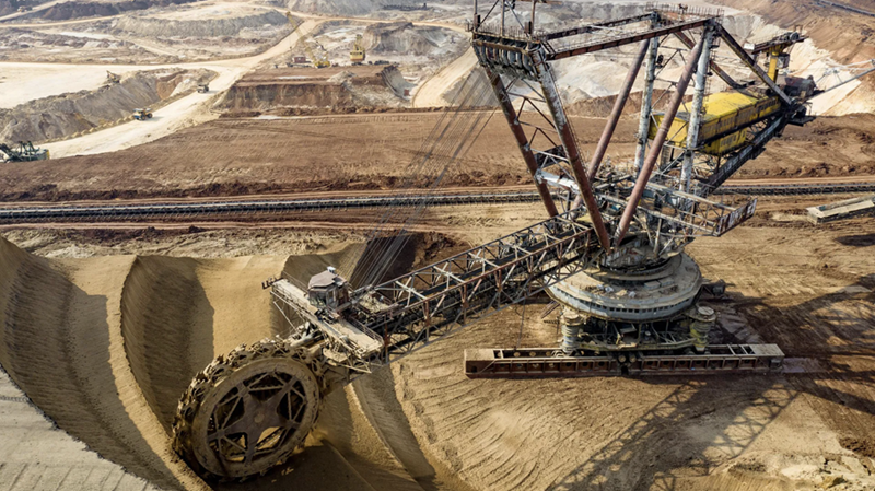 Sau một tuần tạm dừng viện trợ, Mỹ đã nối lại viện trợ cho Ukraine. Đồng thời, theo NBC News, Tổng thống Donald Trump muốn đạt được một thỏa thuận với Ukraine, trong đó Kiev sẽ dùng đất hiếm và các tài nguyên khoáng sản khác để thanh toán chi phí viện trợ quân sự của Mỹ trong ba năm, đồng thời đổi lấy sự hỗ trợ quân sự tiếp theo từ Washington. Ảnh minh họa 