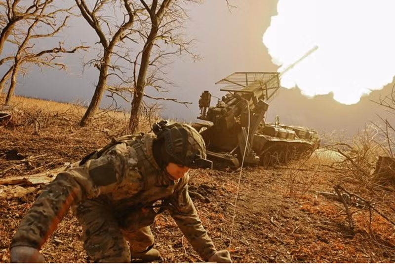 Quân đội Nga đã chọc thủng tuyến phòng thủ của Ukraine tại tỉnh Sumy và đang dần mở rộng đà tiến công. Hiện tại, điều này đã được xác nhận bởi các kênh quân sự Ukraine, các nguồn giám sát, blogger quân sự và thậm chí cả những người trước đó trong nhiều tuần hoặc im lặng, hoặc phủ nhận thông tin xuất hiện trên mạng. Ảnh: RIA Novosti