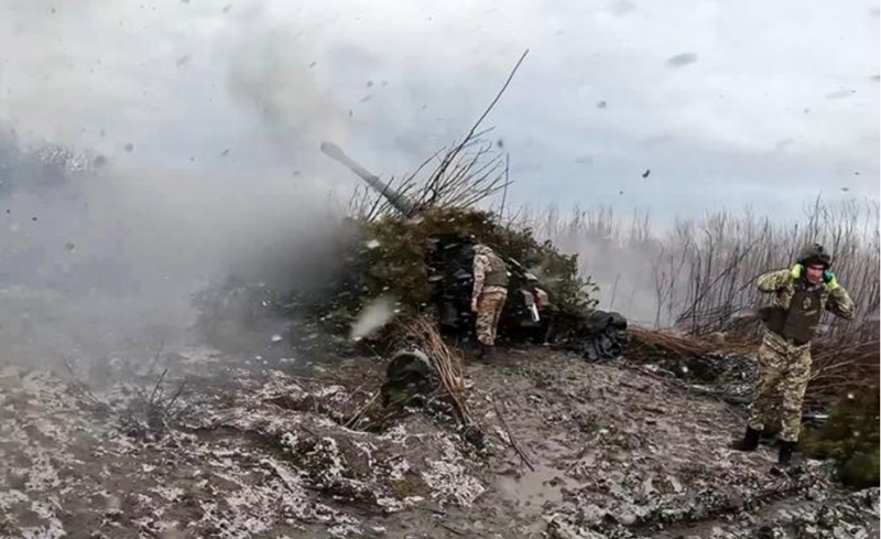 Trước tiên, quân Nga chiếm được làng Novenkoye, nằm ngay biên giới với Nga, trên bờ trái sông Loknya. Cách đó 2 km ngược dòng là làng Basovka, còn 1,5 km xuôi dòng là làng Sverdlikovo (thuộc tỉnh Kursk, Nga). Ảnh: TASS