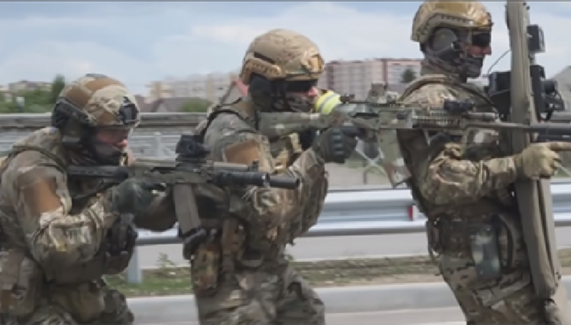 Hệ thống "Zvezda" có năng lực mạnh đến mức khiến người ta phải kinh ngạc. Nó như một chiếc tai cực nhạy, có thể thu bắt các tín hiệu từ không gian, bao gồm tín hiệu vệ tinh, thông tin liên lạc xuyên lục địa và liên lạc vô tuyến giữa các căn cứ quân sự nước ngoài. Ảnh minh họa