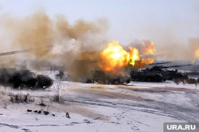 Đến trưa ngày 8/3, các phóng viên Ukraine tuyên bố rằng 80% quân Nga đã bị tiêu diệt và chiến dịch tấn công qua đường ống của Nga đã thất bại. Tuy nhiên, đến tối cùng ngày, nhà báo Ukraine Katerina Schwartz dẫn nguồn từ Bộ Tổng Tham mưu Ukraine cho biết quân Nga đã giành được chỗ đứng gần Sudzha và giao tranh vẫn đang diễn ra trên một số tuyến phố. Rõ ràng, chiến dịch của quân Nga chưa hề thất bại. Ảnh: Rg.ru