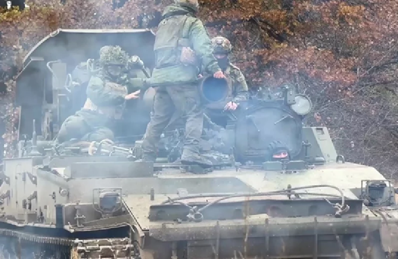 Tuy nhiên, họ vấp phải bãi mìn của Nga, chịu tổn thất nặng nề và buộc phải rút lui. Kế hoạch giải vây thất bại. Không thể tiếp tục cầm cự lâu hơn, Ukraine bắt đầu rút lui từ ngày 20/1. Velikaya Novoselka trụ vững được hai tháng. Ảnh: Bộ Quốc phòng Nga