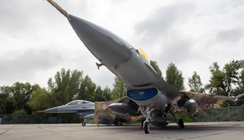 Thật khó để biết được tất cả các chi tiết về tải trọng của máy bay nhưng có vẻ như nó được cấu hình cho nhiệm vụ không đối đất. Đặc biệt, các trạm 3 và 7 dưới cánh có vẻ được trang bị giá đỡ BRU-61, mỗi giá đỡ có thể mang bốn quả bom đường kính nhỏ GBU-39/B (SDB). Ảnh: X