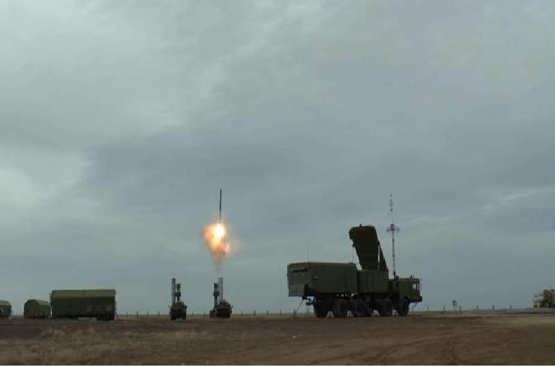 Những tháp radar này cũng giúp tăng tầm quét của hệ thống – một yếu tố từng bị xem nhẹ ở hướng Crimea năm 2023, dẫn đến các cuộc tấn công chính xác bằng tên lửa Storm Shadow và SCALP-EG vào các mục tiêu quan trọng của Hạm đội Biển Đen. Ảnh: Army Recognition