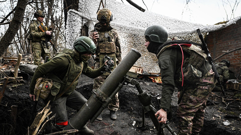 Tờ The Telegraph của Anh dẫn dữ liệu từ quân đội Ukraine cho biết, có tới 10.000 binh sĩ Ukraine đã rơi vào vòng vây. Một số tiểu đoàn thậm chí đã mất liên lạc, trong đó có tiểu đoàn tinh nhuệ “Magura” hiện hoàn toàn không thể liên lạc được. Không còn sự hỗ trợ tình báo từ Mỹ, lực lượng Ukraine tại đây sẽ gặp rất nhiều khó khăn trong việc chống lại quân đội Nga. Ảnh: RIA Novosti