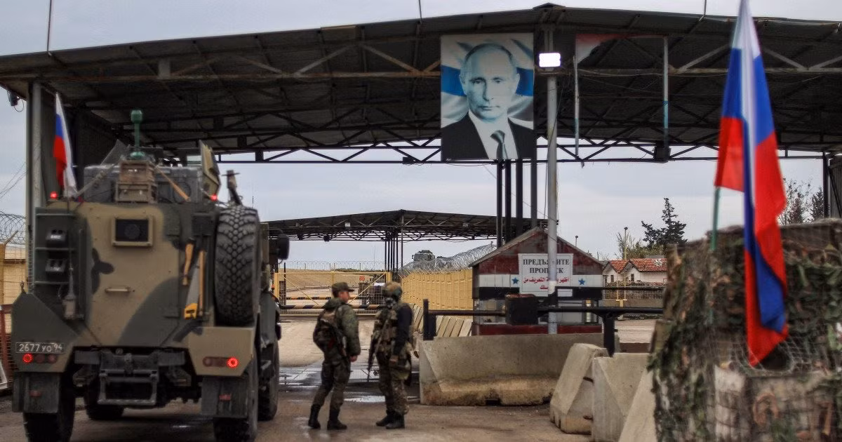 Mặc dù Quân đội Nga vẫn đang tiếp tục rút quân khỏi Syria, nhưng Nga vẫn rất quan tâm đến việc duy trì sự hiện diện của mình ở Syria. Việc có một cảng và căn cứ không quân trên Địa Trung Hải giúp Nga có khả năng triển khai sức mạnh chiến thuật và chiến lược vào sân sau của NATO, cũng như vào châu Phi và sâu hơn vào Trung Đông. Ảnh X.com