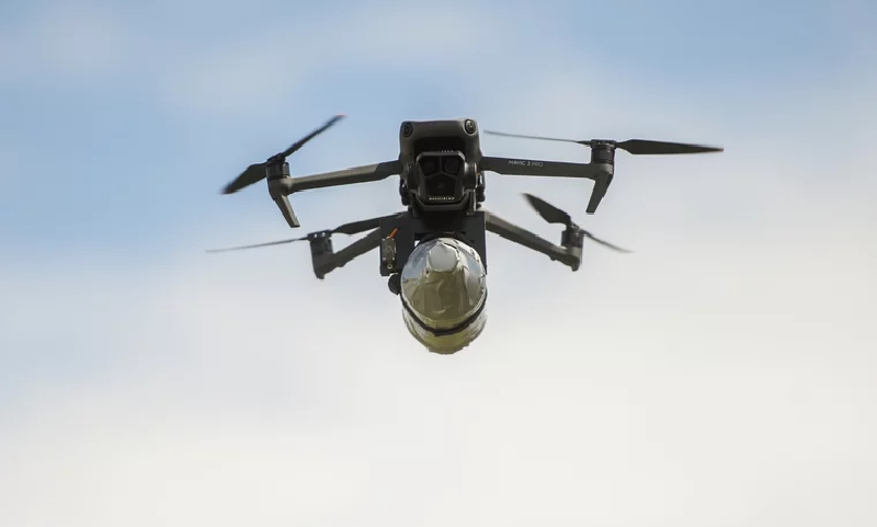 Tuy nhiên, ngay cả những máy bay không người lái này cũng không hoàn toàn không có nhược điểm. Chúng hoạt động chậm hơn so với các drone FPV thông thường và không thể thay đổi hướng một cách đột ngột. Ảnh: Ura.ru.