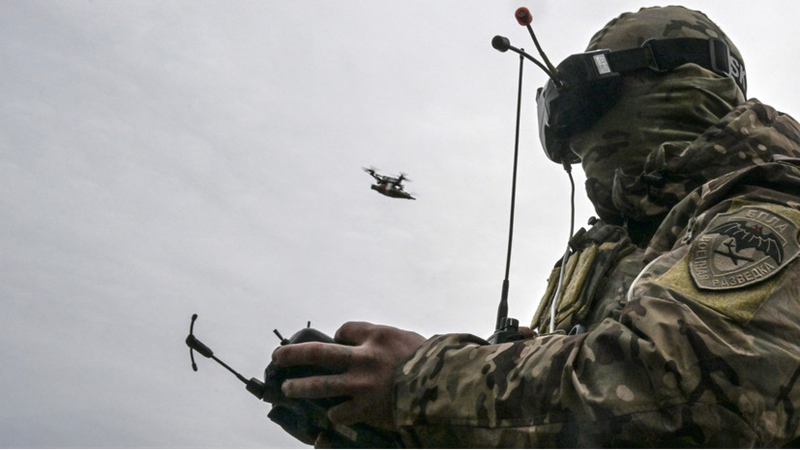 Thông tin về việc Quân đội Nga sử dụng máy bay không người lái dùng cáp quang đã xuất hiện từ tháng 8, theo Business Insider, sau khi nghiên cứu các hình ảnh và video từ chiến trường. Ảnh: RIA Novosti.