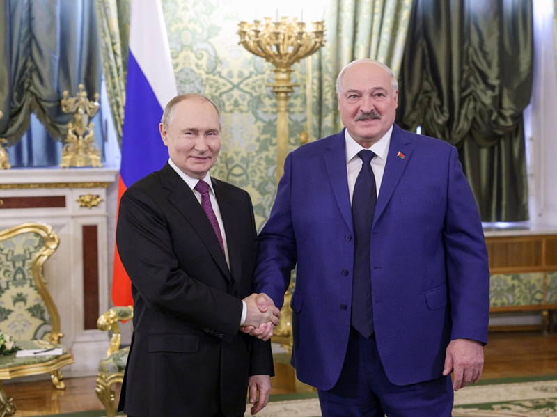 Ý tưởng triển khai hệ thống tên lửa Oreshnik tại Belarus lần đầu tiên được công khai vào tháng 12/2024, khi Tổng thống Alexander Lukashenko gặp gỡ Tổng thống Nga Vladimir Putin tại Minsk. Trong cuộc gặp này, hai nhà lãnh đạo đã ký một hiệp ước an ninh trong khuôn khổ Nhà nước Liên minh, một liên minh chính trị và kinh tế giữa Nga và Belarus. Ảnh: Sputnik