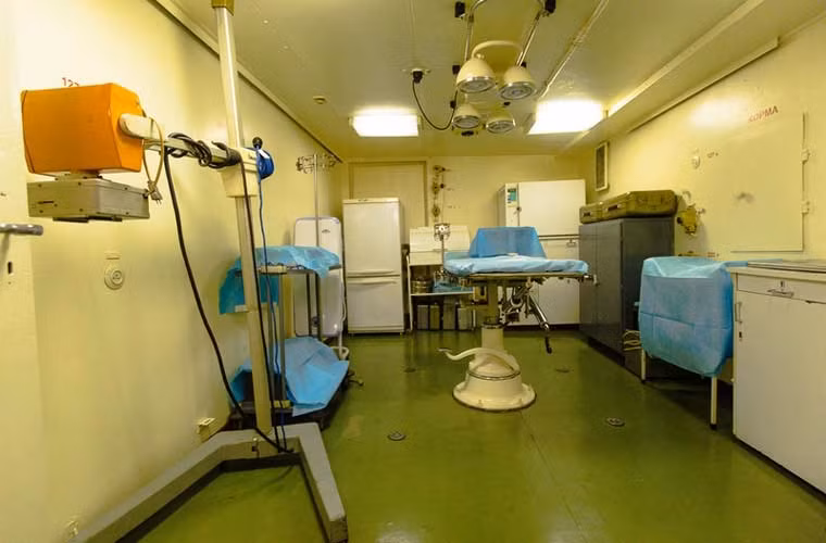 Thậm chí còn có phòng chụp chiếu, phòng mổ trên tàu.