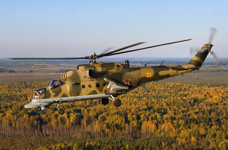 Về hỏa lực, Mi-24PN được trang bị cụm pháo cố động GSh-30K nòng kép với cơ số đạn 750 viên. Nó có thể đạt tốc độ bắn 2.000-2.600 phát/phút, hiệu quả tiêu diệt bộ binh tập trung, công sự phòng ngự và phương tiện bọc thép hạng nhẹ. Trên 2 cánh nhỏ mang được gunpod pháo 23mm, rocket 80mm và tên lửa chống tăng 9K114 Shturm.