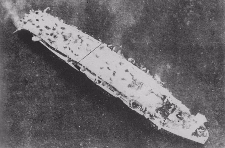 Tàu sân bay hộ tống kiêm hậu cần lớp Shimane Maru cỡ 11.989 tấn, dài 160m, mang được 12 máy bay.