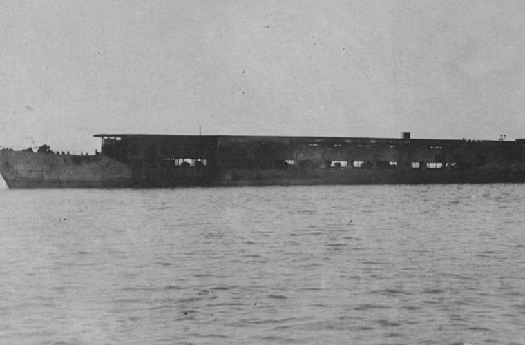 Tàu sân bay hộ tống kiêm hậu cần lớp Yamashio (số lượng 1) cỡ 16.100 tấn, dài 157m, chở được 8 chiếc.