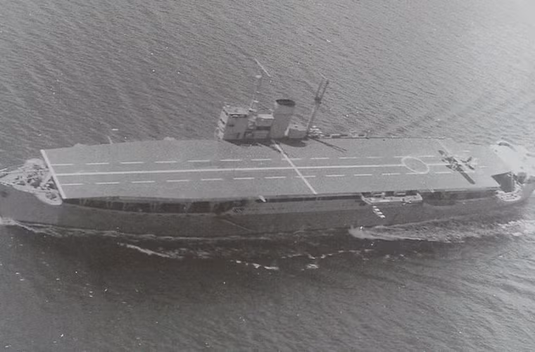 Tàu sân bay hộ tống Akitsu Maru (số lượng 1) có lượng giãn nước 11.800 tấn, chở 30 máy bay.