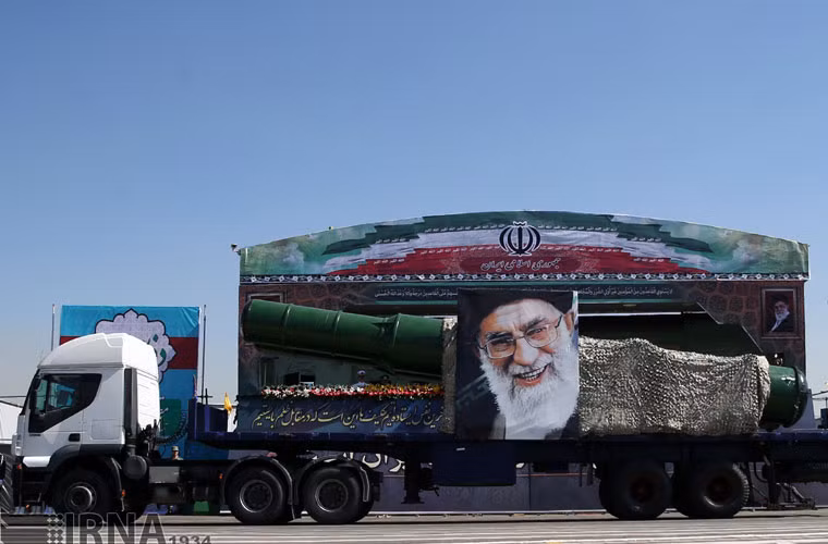 Xe chở đạn tên lửa 5V28 đặt trong các container của tổ hợp tên lửa S-200.