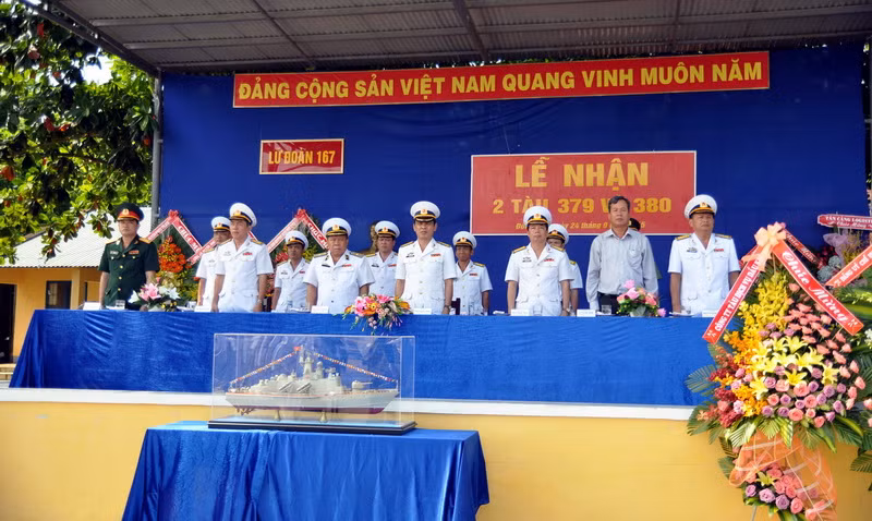 Phát biểu tại buổi lễ, đại tá Phạm Khắc Lượng - phó Tư lệnh, tham mưu trưởng Vùng 2 Hải quân - cho biết: “Việc tiếp nhận và đưa vào biên chế hai tàu 379 và 380 là lần tiếp nhận cặp tàu Tên lửa lần 2, là dấu mốc ghi nhận sự phát triển lớn mạnh của Vùng 2 Hải quân nói chung và Lữ đoàn 167 nói riêng. Đồng thời, đây còn là niềm tự hào và trách nhiệm lớn lao đối với mỗi cán bộ, chiến sĩ được biên chế trên hai tàu 379 và 380”.