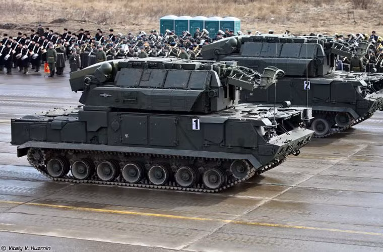 Tổ hợp tên lửa phòng không Tor-M2U bao gồm nhiều thành phần: xe chiến đấu 9A331; xe tiếp đạn 9T244; xe cẩu 9T245; xe bảo trì 9V887; xe tải 9F399 và một số thành phần khác.