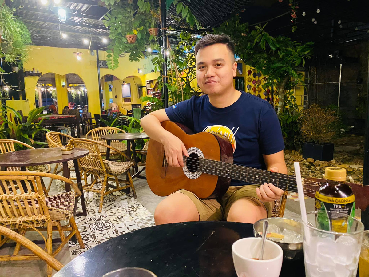 Chuyện Mẫn bị bắt xôn xao thị trấn Tiên Kỳ. Nhiều người dân địa phương không rõ Mẫn làm nghề gì, chỉ thấy suốt ngày ở nhà. Điều kiện kinh tế của gia đình Mẫn cũng bình thường, nhưng họ thấy nam thanh niên này sắm ôtô, xây khách sạn lớn ở thị trấn. Mẫn được nhận xét là người hiền lành, hòa đồng với mọi người.