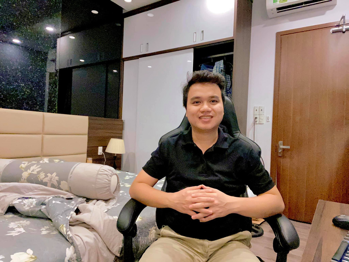 Được biết, Mẫn học ngành công nghệ thông tin sau đó về quê buôn bán trên mạng Internet, kiếm sống nhờ mạng, rất đam mê công nghệ thông tin, ngoài ra còn đầu tư bitcoin, rất giỏi việc kinh doanh trên mạng.