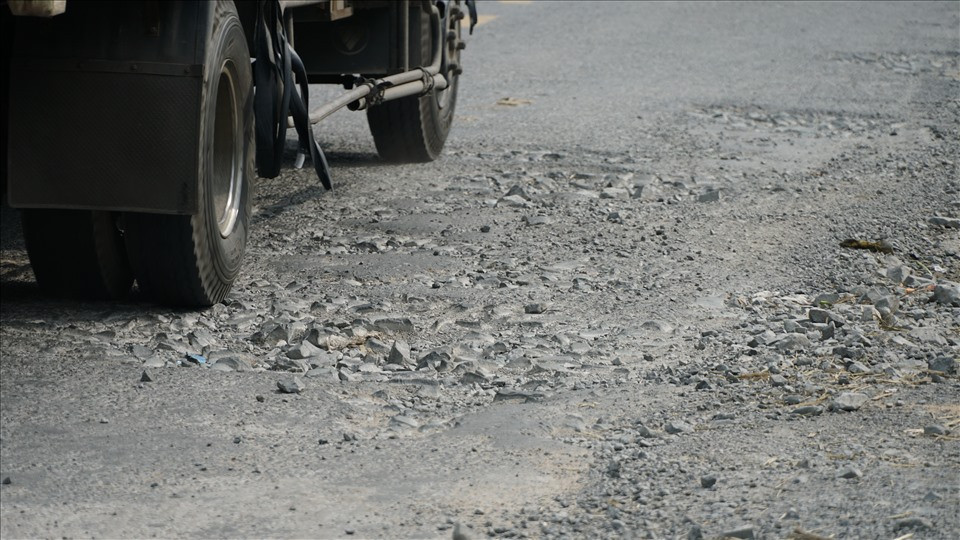 Vừa qua, Bộ GTVT đã có văn bản phản hồi đến tỉnh Vĩnh Long, Bộ cũng cho biết, dự kiến sẽ đưa dự án cải tạo, nâng cấp QL54 vào danh mục trong kế hoạch đầu tư công trung hạn giai đoạn 2021-2025. Sau đó, Bộ GTVT đã giao nhiệm vụ cho Ban Quản lý dự án 7 lập Báo cáo đề xuất chủ trương đầu tư dự án cải tạo, nâng cấp QL54.