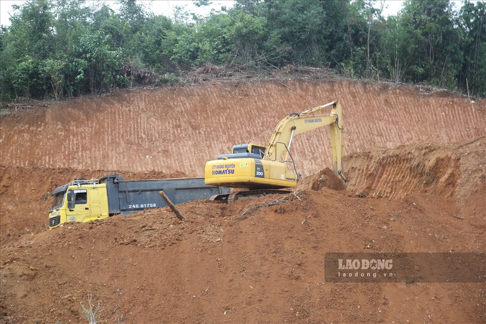 Trao đổi với PV, ông Tô Ngọc Liễn – Chủ tịch UBND huyện Bảo Yên cho biết: “Song song với việc xây dựng khu tái định cư. Chính quyền địa phương cũng đã rà soát, vận động các hộ dân trong khu vực dự án ở một số thôn Cọn 2, Cọn 1, Cam Cọn... đến khu tái định cư để giải phóng mặt bằng. Sẵn sàng cho việc xây dựng cảng hàng không Sa Pa".