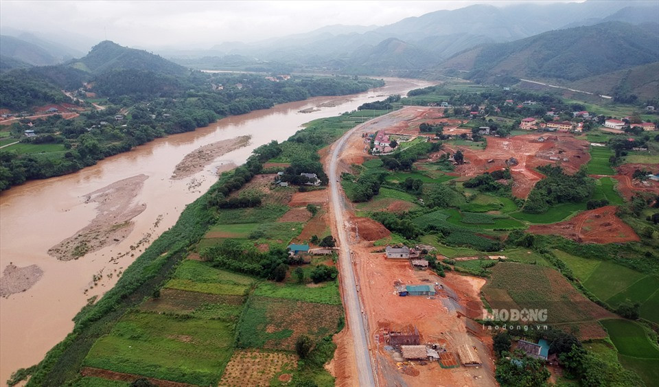 Trước đó, tháng 11.2019, Bộ giao thông vận tải đã phê duyệt quyết định điều chỉnh quy hoạch cảng hàng không Sa Pa. Địa điểm xây dựng cảng hàng không Sapa được xác định tại xã Cam Cọn, huyện Bảo Yên. Diện tích sử dụng đất là 371 ha. Ảnh: CTV.