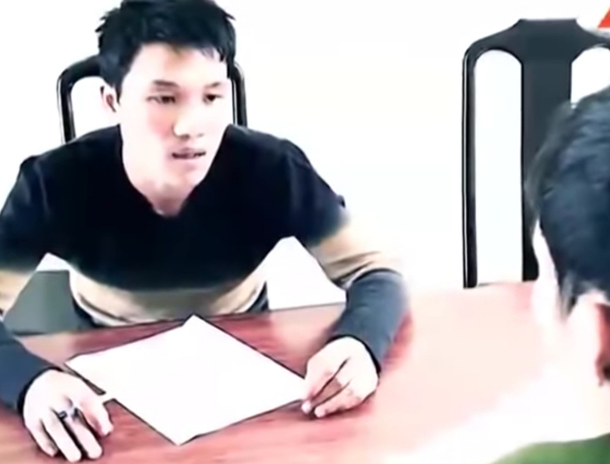 Theo lời khai của Thông, sau khi nghe thông tin của đám bạn về việc chị H mới lấy chồng nhưng chồng đi làm ăn xa nên nảy sinh ý định trộm tài sản. Để ra tay, hắn trèo lên cây trước cửa nhà chị H rồi lên tầng thượng, men theo của tum để vào nhà. Lúc này, thấy chị H ở một mình trong phòng ngủ, hắn kéo chị sang phòng bên cạnh để cưỡng hiếp, sau đó cướp đi dây chuyền, nhẫn, điện thoại và tiền.