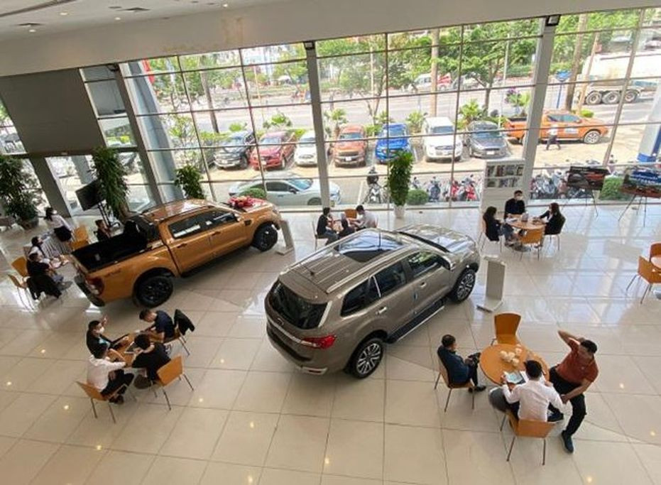 Đơn cử, theo Nghị định 20/2019/NĐ-CP mức thu lệ phí trước bạ lần đầu đối với ô tô chở người từ 9 chỗ trở xuống là 10%, nếu được giảm 50% thì mức thu lệ phí trước bạ sẽ giảm còn 5%.