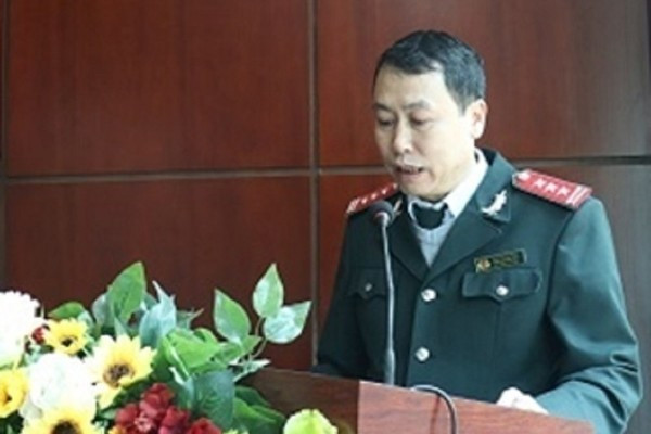 Chanh Thanh tra tinh Lao Cai bi buoc thoi viec do dung bang gia