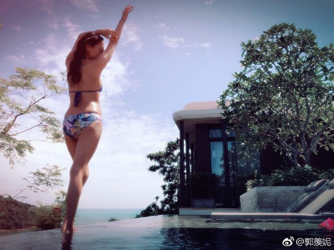 Chuyen tinh 10 nam hanh phuc cua nang hoa hau lay chong kem tuoi-Hinh-7