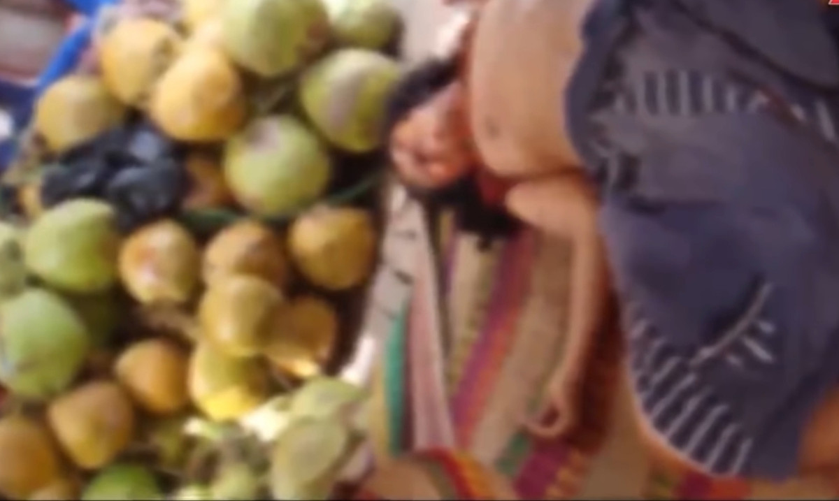 Tại hiện trường, nhiều buồng dừa tươi của nạn nhân bị xáo trộn, lăn xuống dưới đất, nhiều quả bị vương vấy vết máu. Nạn nhân chết trong tư thế nằm ngửa, có dấu hiệu bị cưỡng hiếp.