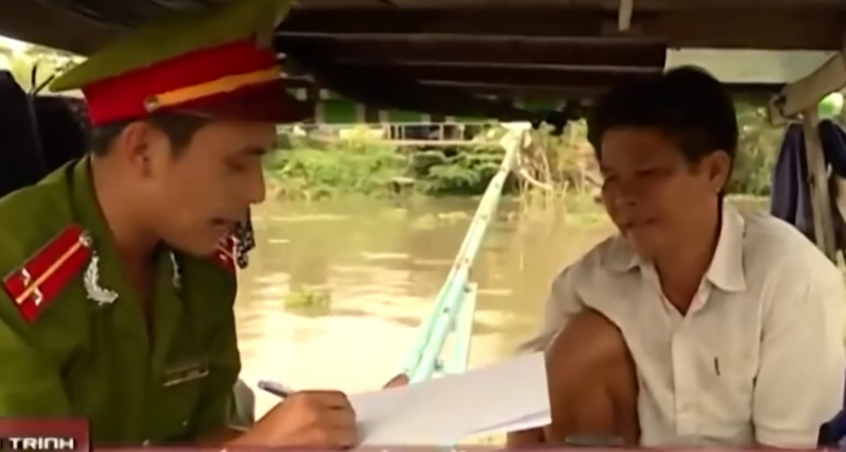 Thông qua lời kể của người thân nạn nhân, cơ quan điều tra loại bỏ được nguyên nhân vụ án là do mâu thuẫn tình cảm do nạn nhân ăn ở rất tốt với gia đình và hàng xóm.