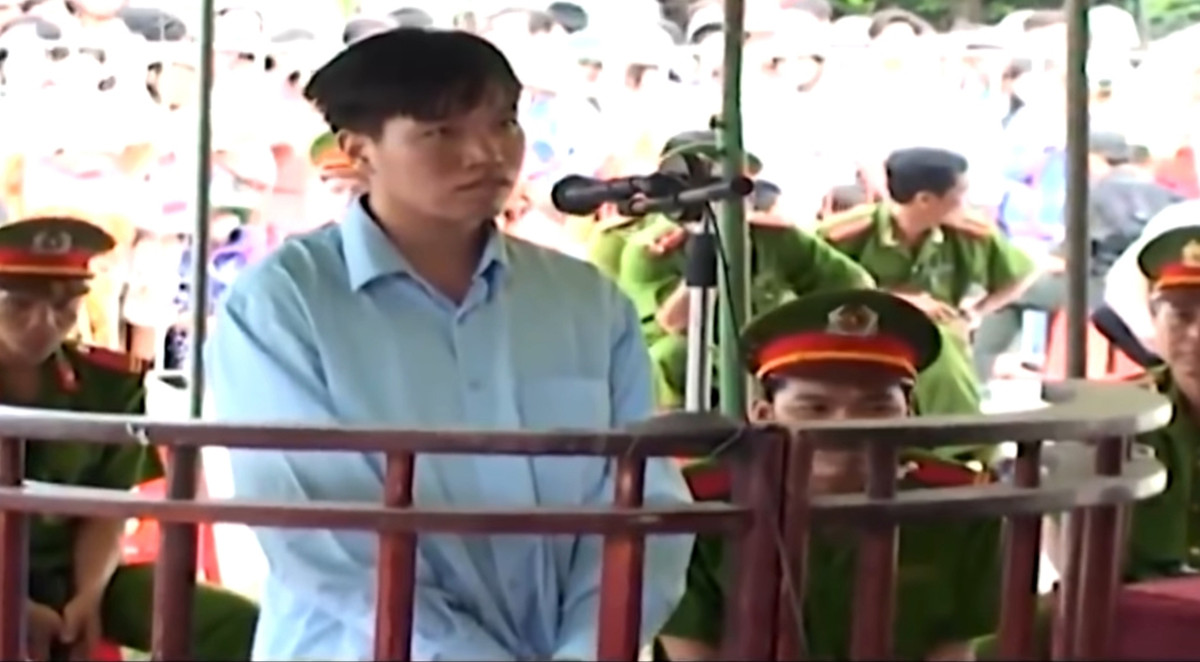 Ngày 3/3/2012, HĐXX Tòa án Nhân dân tỉnh Đồng Tháp đã tuyên án tử hình bị cáo Trần Thanh Chí (tử hình về tội giết người, 3 năm tù về tội cướp tài sản, 4 năm tù về tội hiếp dâm) tổng hình phạt là tử hình. Buộc bị cáo bồi thường chi phí mai táng và tổn thất tinh thần cho gia đình bị hại là 99 triệu đồng.