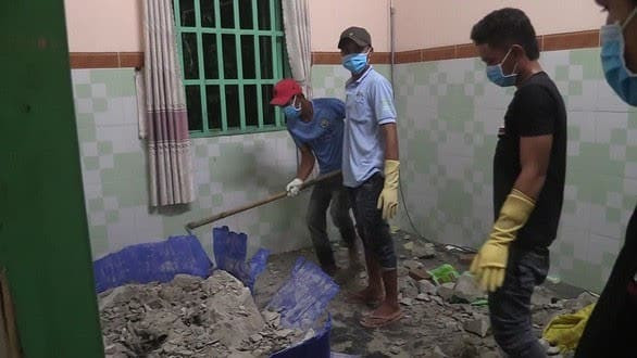 Sau đó, cả nhóm của Hà mang xác Linh về căn nhà số 90 ở xã Hưng Hòa rồi quấn băng keo, bỏ vào thùng phuy nhựa và đổ bê tông, phi tang.