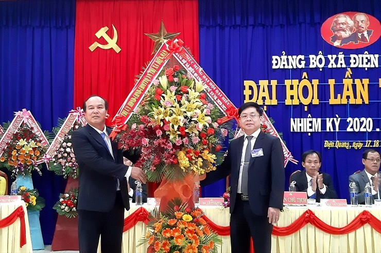 Theo đơn, ông Lên nêu lý do xin nghỉ việc là bởi sức khoẻ không đảm bảo, cần đi khám chữa.
