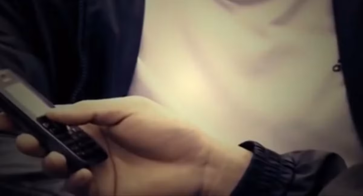 Các mũi trinh sát tiếp tục lại tỏa đi khắp nơi để xác định chiếc điện thoại, nhẫn vàng của nạn nhân đang ở đâu. Lúc này, một tia hy vọng lóe lên khi tin báo về đã xác định được chiếc điện thoại của nạn nhân thường xuyên được sử dụng trên địa bàn huyện Nghĩa Hưng, tỉnh Nam Định.