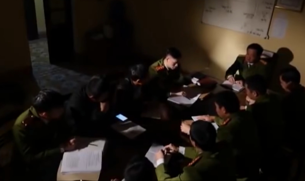 Ngoài ra, lực lượng công an còn phát động thông tin từ quần chúng nhân dân và xác định được chủ nhân của chiếc áo len. Ban đầu, người chủ nhân của chiếc áo này tỏ ra lo lắng, đáng ngờ. Tuy nhiên, sau qua trình đầu tranh, kết quả ADN lại không trùng hợp với các dấu vết ở hiện trường.