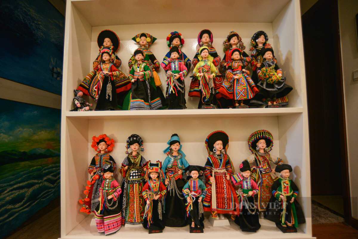 Người thổi hồn trang phục truyền thống 54 dân tộc Việt Nam vào những mẫu búp bê - Hình 2 Nguoi thoi hon trang phuc truyen thong 54 dan toc Viet Nam vao nhung mau bup be-Hinh-2