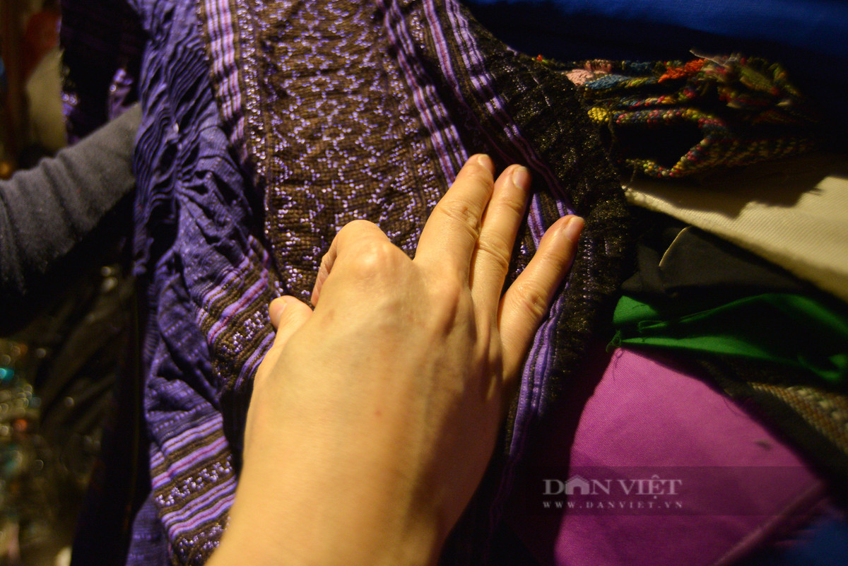 Người thổi hồn trang phục truyền thống 54 dân tộc Việt Nam vào những mẫu búp bê - Hình 5 Nguoi thoi hon trang phuc truyen thong 54 dan toc Viet Nam vao nhung mau bup be-Hinh-5