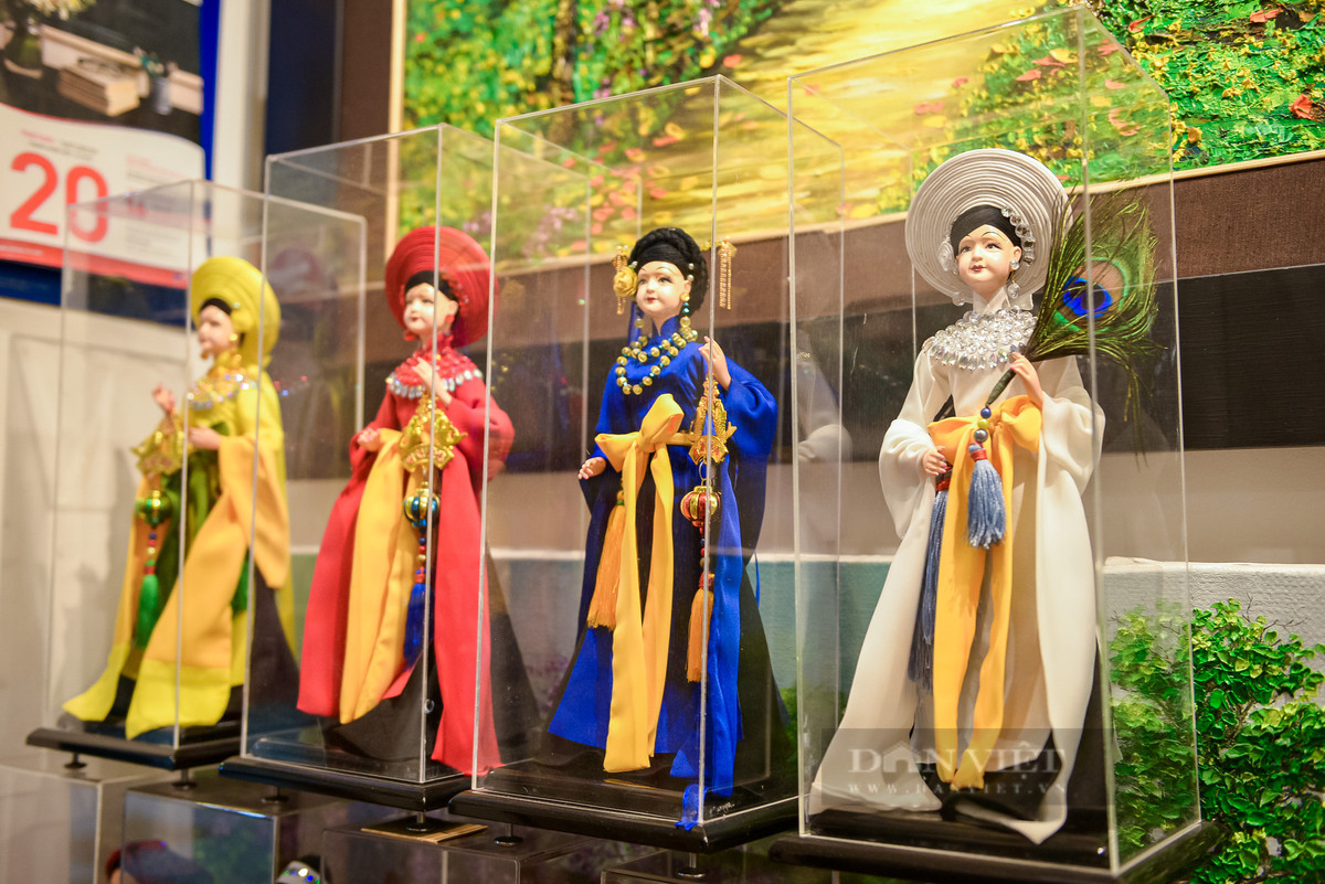 Người thổi hồn trang phục truyền thống 54 dân tộc Việt Nam vào những mẫu búp bê - Hình 4 Nguoi thoi hon trang phuc truyen thong 54 dan toc Viet Nam vao nhung mau bup be-Hinh-4