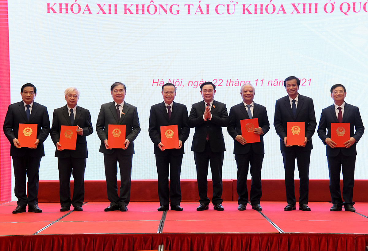 TSKH Phan Xuan Dung don nhan Huan chuong doc lap hang Nhi-Hinh-2