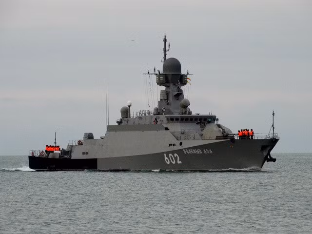 Những vấn đề này đã được Dự án 22800 Karakurt sửa chữa. Về cơ bản đây là một phiên bản cải tiến của Buyan-M với khả năng đi biển và tự chủ điều hướng tăng lên, chúng vẫn mang được tên lửa Kalibr và Zircon.