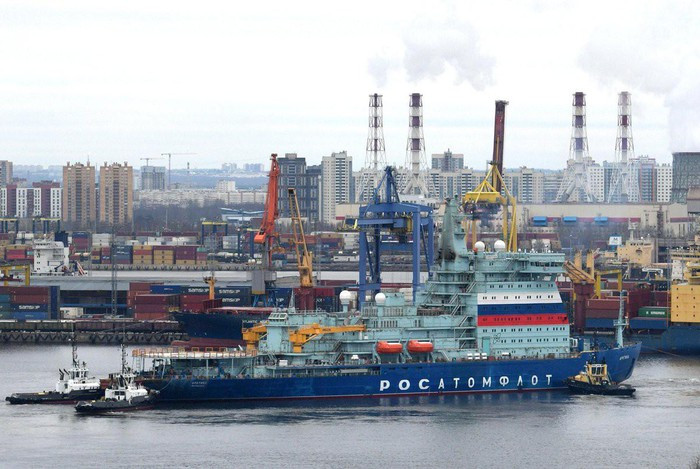 Nga là quốc gia duy nhất có tàu phá băng hạt nhân được vận hành. Những tàu thuộc Dự án 22220 được trang bị hai lò phản ứng nước điều áp RITM-200.