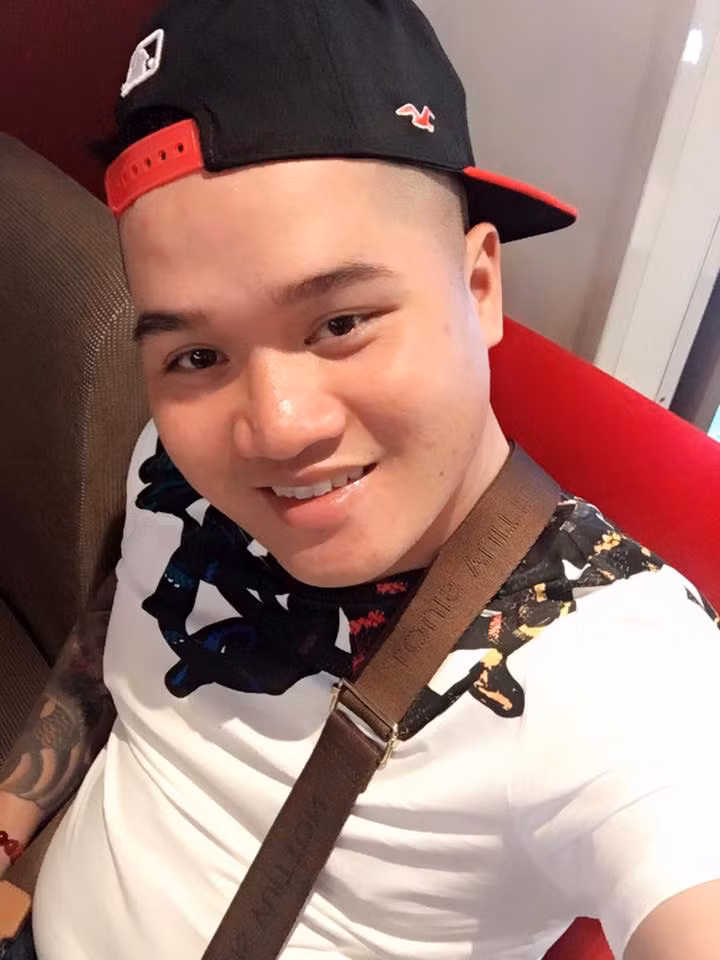 Khác với vẻ ngoài dữ tướng, khô khan, anh chồng dễ thương lại có một trái tim ấm áp, hết lòng vì vợ. Ảnh trong bài: Facebook nhân vật.